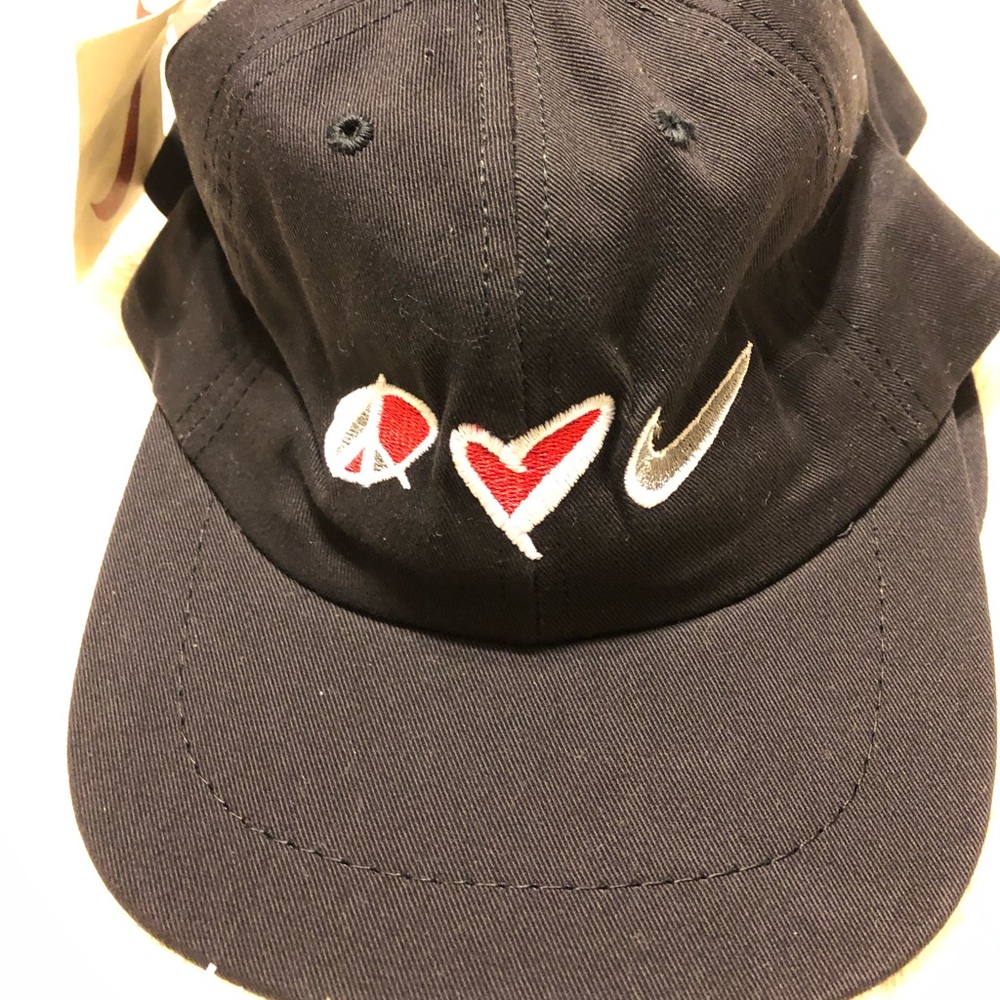 Six Nike peace love Nike caps